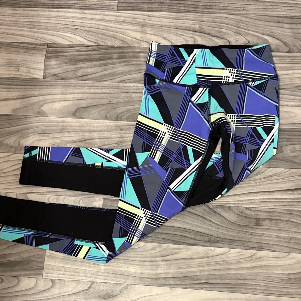 Victoria's Secret Knockout Geometric Active Wear Leggings
